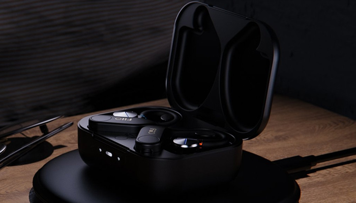 Compact Case, Huge Power Reserve