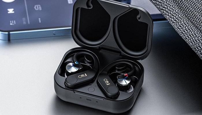 Dual Microphones for Crystal-Clear Voice