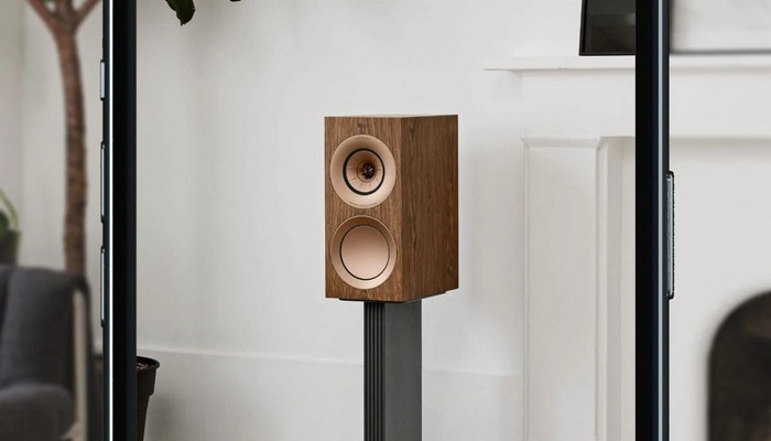 KEF R3 Meta speakers