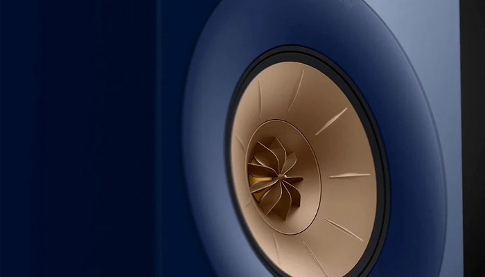 KEF R3 Meta speakers