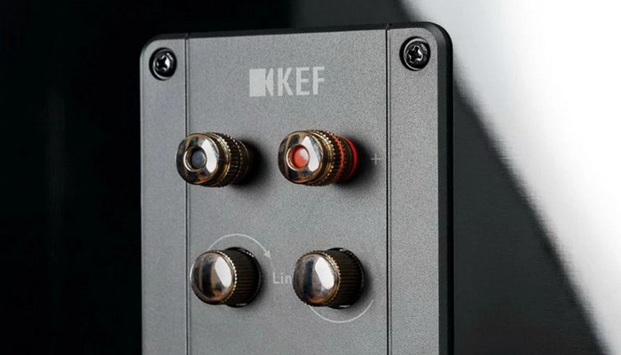 KEF R3 Meta speakers