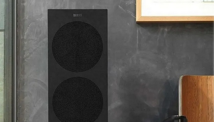 KEF R3 Meta speakers