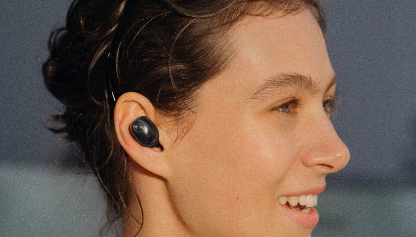 Exciting 3D sound will immerse you right in the thick of the action