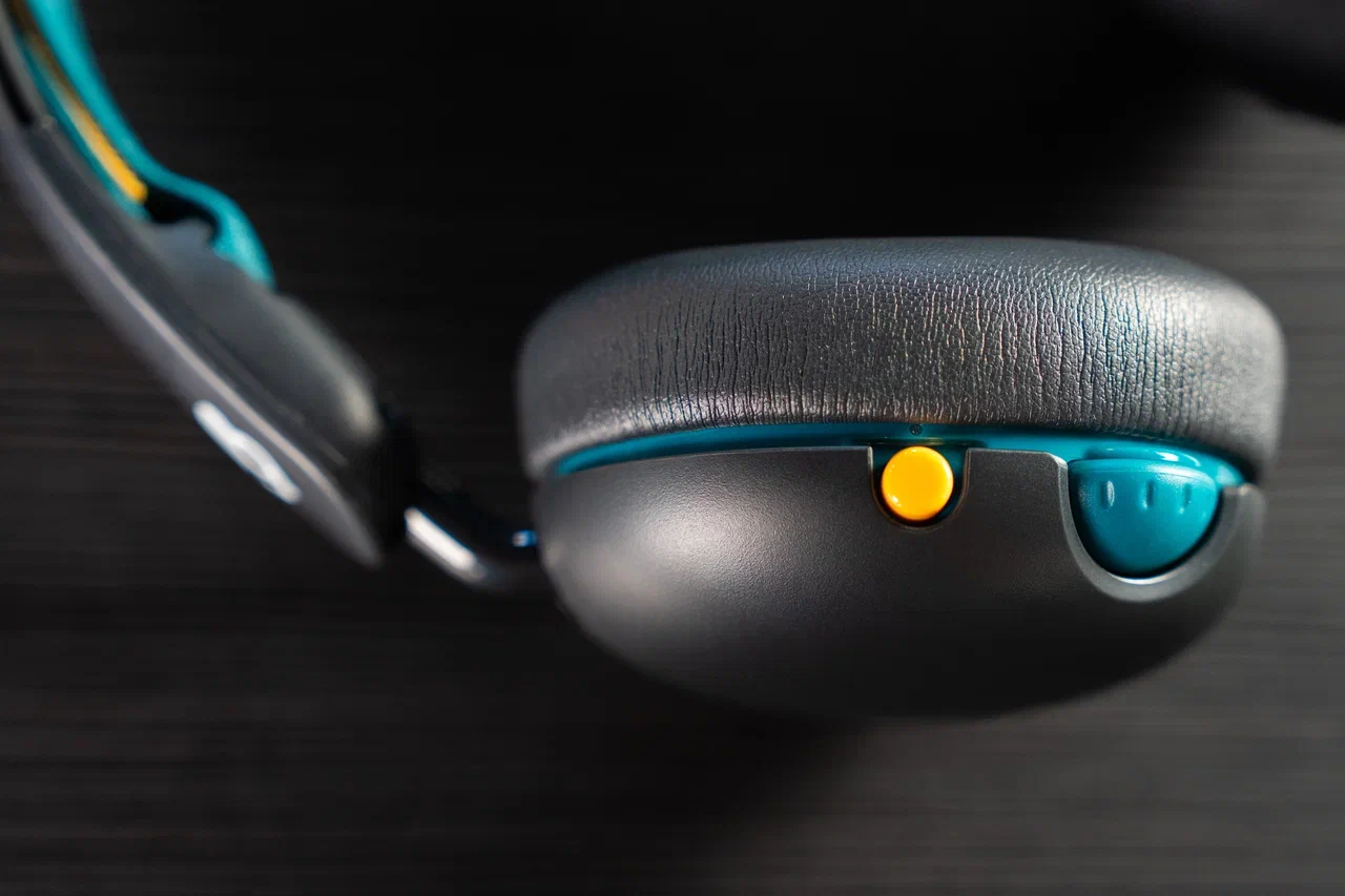 Kid's Headphones' Controls