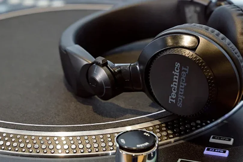 Technics gaming headphones