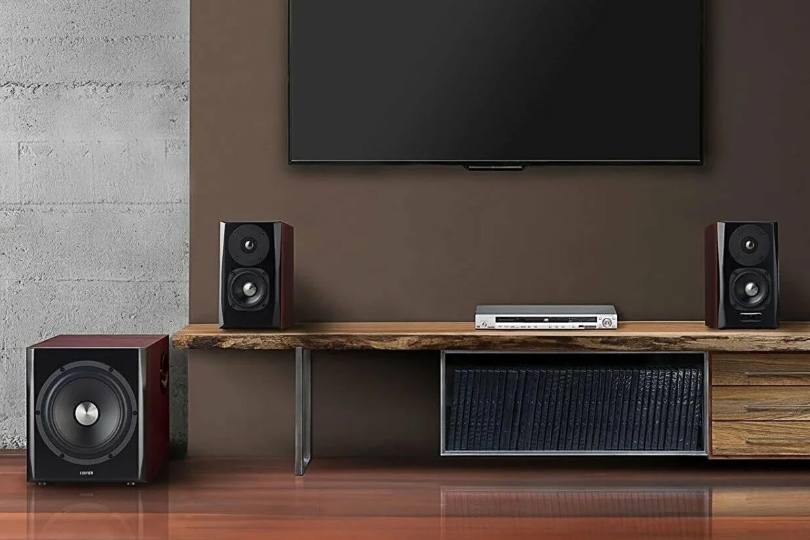 Sooundbars vs. Speakers