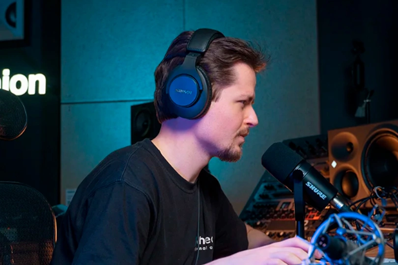 How to Connect a Microphone to a Computer