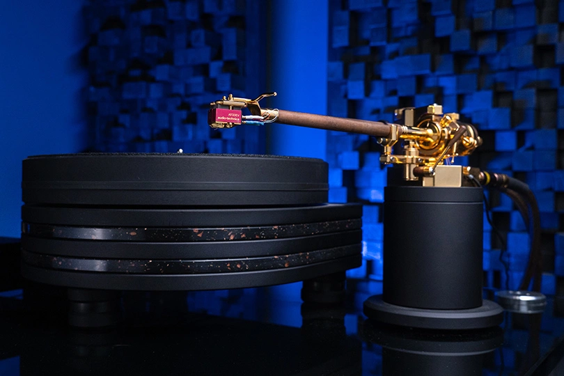 Auris Bayadere 5 Black_2.jpg