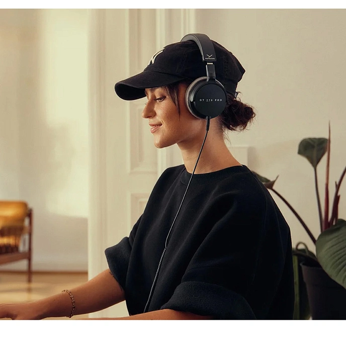 Over-ear headphones Beyerdynamic DT 270 PRO - img.2
