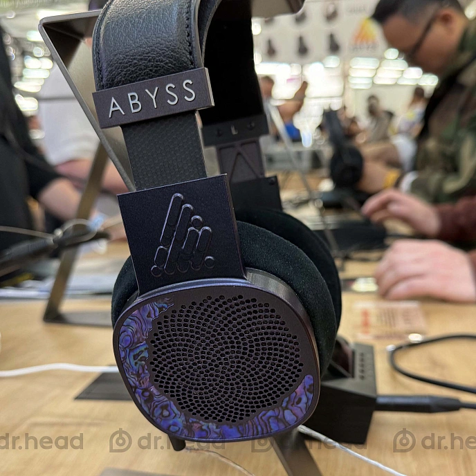 Over-ear headphones Abyss Diana DZ Violet Abalone with 1.5m 4-pin XLR cable - img.4