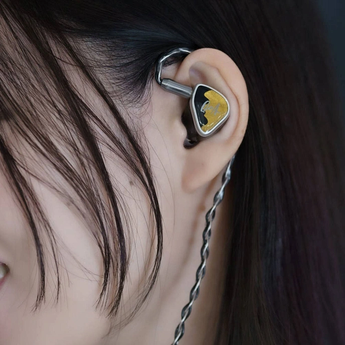 IEMs headphones Queen Of Audio Margarita Gold - img.13