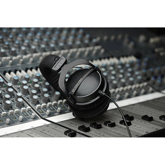 Monitor headphones Beyerdynamic DT 770 PRO Black Limited Edition / 80 Ohm - img.6