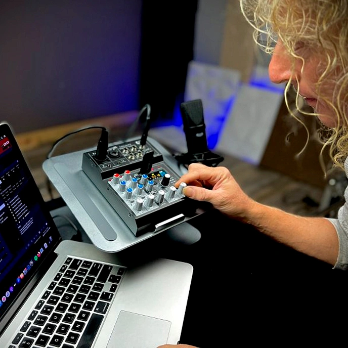 Mixing console CAD MXU4-FX Black - img.2