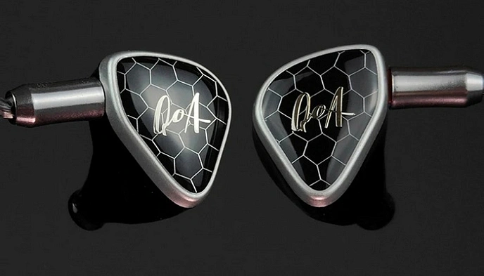 IEMs headphones Queen Of Audio Margarita Black - img.10