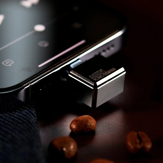 Headphone amplifier with DAC ddHiFi TC35C Lightning light blue - img.5