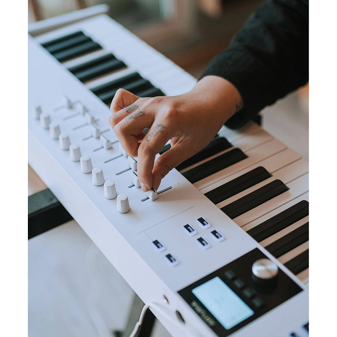 MIDI Keyboard Arturia KeyLab Essential 88 mk3 White - img.7