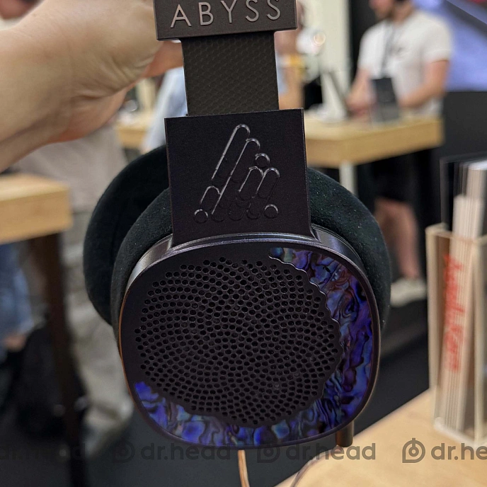 Over-ear headphones Abyss Diana DZ Violet Abalone with 1.5m 4-pin XLR cable - img.3