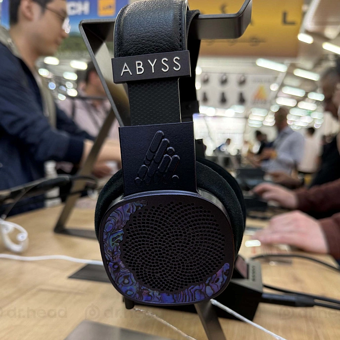 Over-ear headphones Abyss Diana DZ Violet Abalone with 1.5m 4-pin XLR cable - img.1