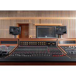 Studio monitor ADAM AUDIO A8H Left