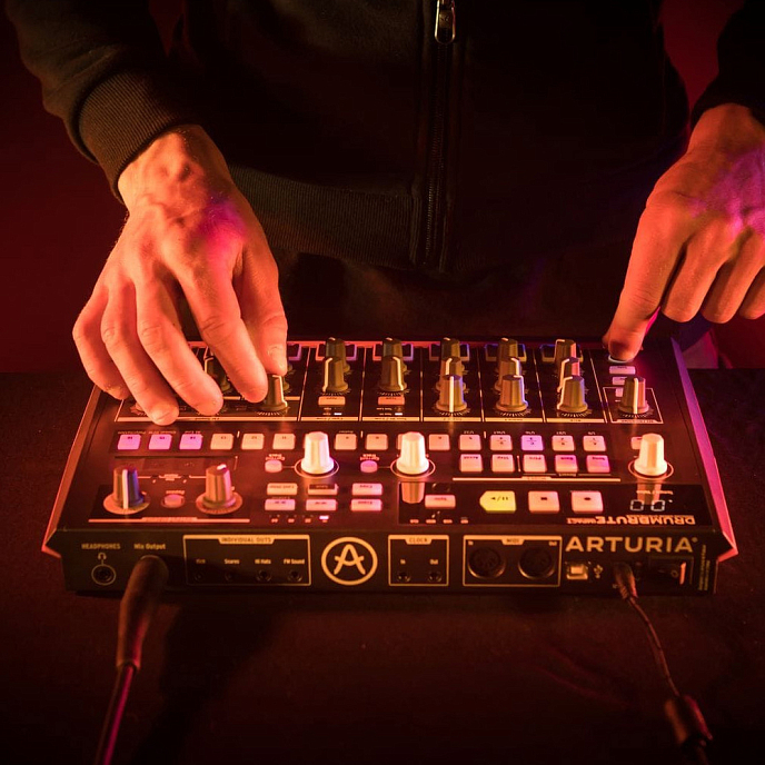 Synthesizer Arturia DrumBrute Impact 1984 Beige - img.7