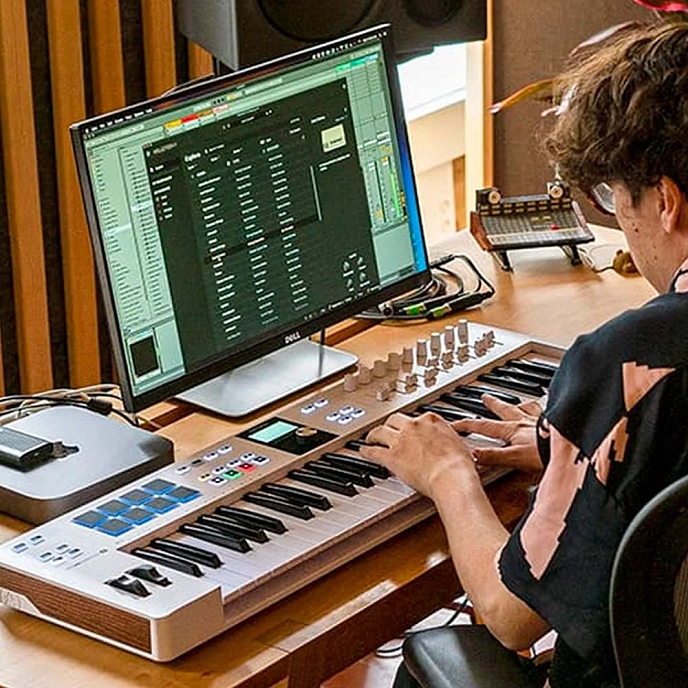 MIDI Keyboard Arturia KeyLab Essential 49 MK3 White - img.5