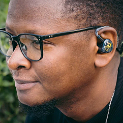 IEMs headphones Noble Audio Kublai Khan Black