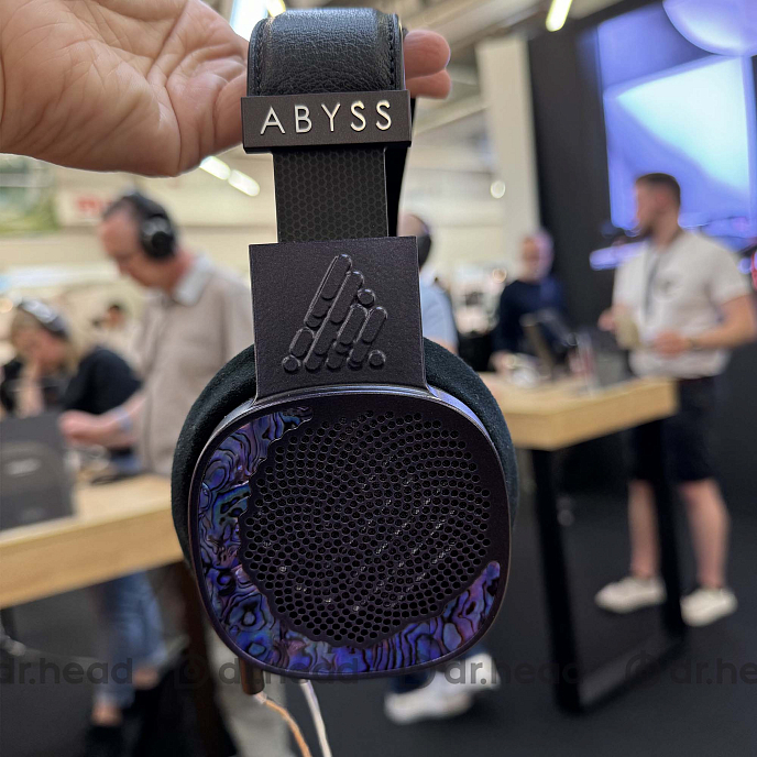 Over-ear headphones Abyss Diana DZ Violet Abalone with 1.5m 4-pin XLR cable - img.2