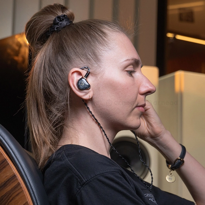 IEMs headphones Noble Audio Kublai Khan Black - img.22