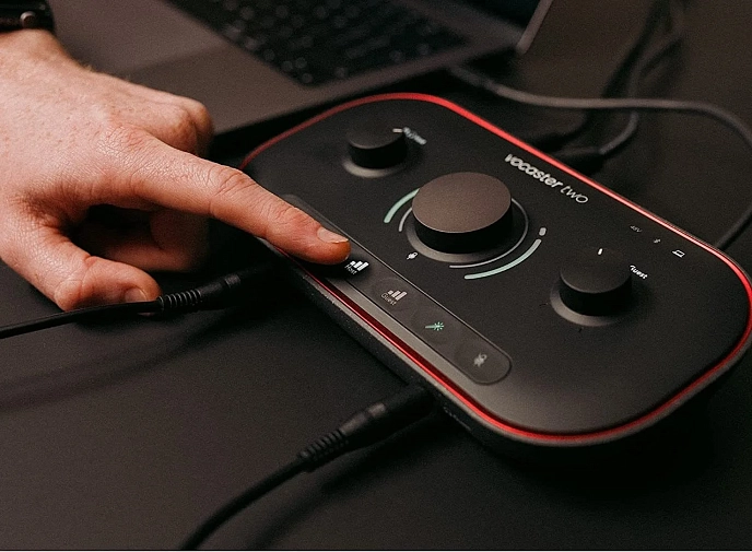 External sound card Focusrite Vocaster Two - img.9