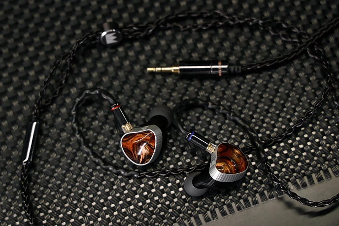 IEMs headphones Noble Audio Sultan - img.3