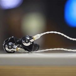 High End headphones Campfire Audio Equinox