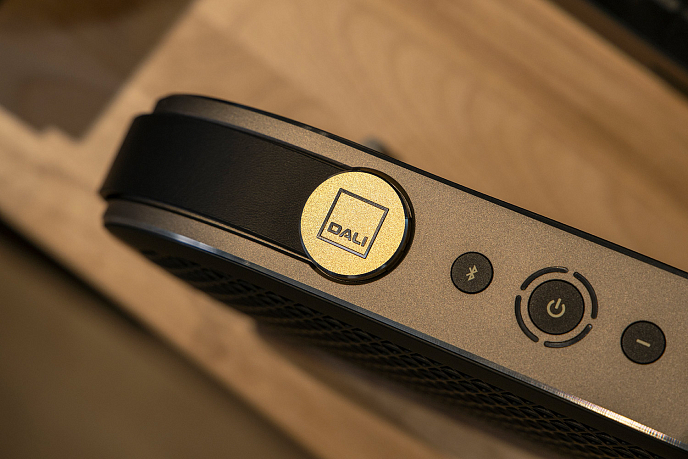 Portable speaker Dali Katch G2 Iron Black - img.2