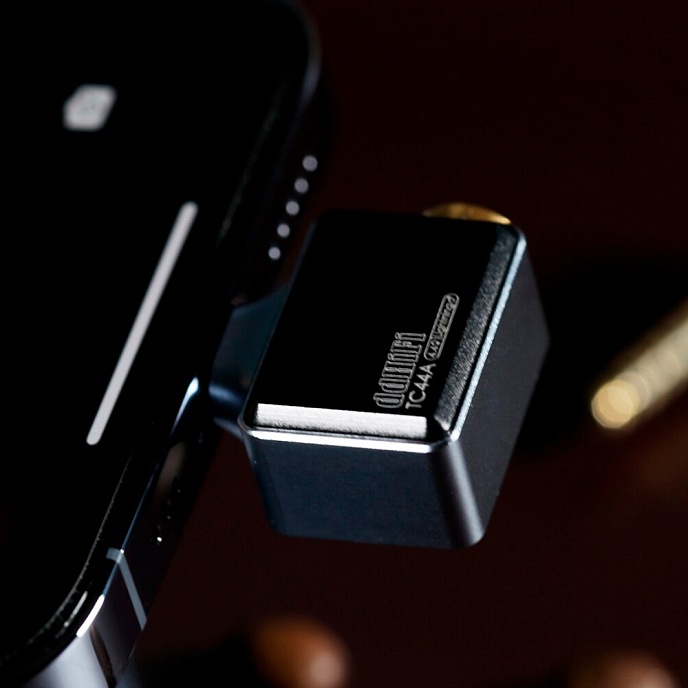 Headphone amplifier with DAC ddHiFi TC44A Lightning - img.2