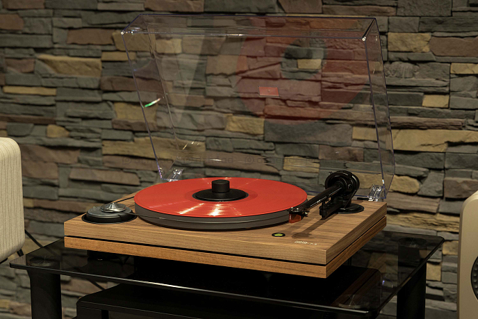 Turntable Music Hall MMF-7.3 Walnut - img.1