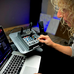 Mixing console CAD MXU4-FX Black