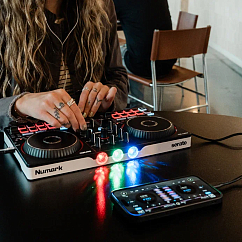 DJ controller Numark Party Mix III Cream
