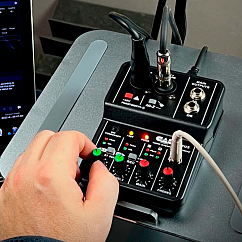 Mixing console CAD MXU2 Black