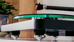 Turntable NAD C588