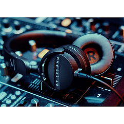 On-ear headphones Beyerdynamic DT 275 PRO Black