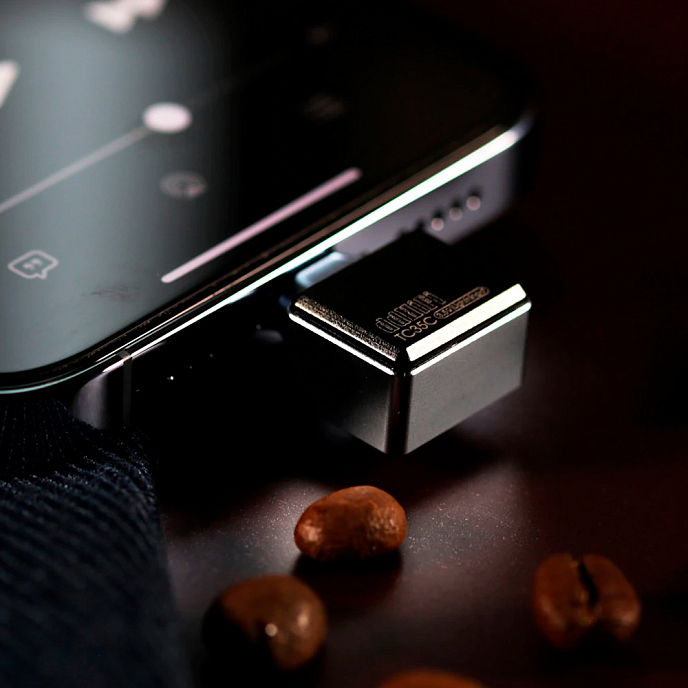 Headphone amplifier with DAC ddHiFi TC35C Lightning light blue - img.5