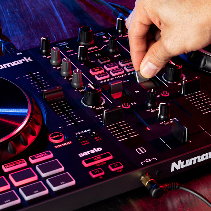 DJ controller Numark Mixtrack Platinum FX Black - img.7